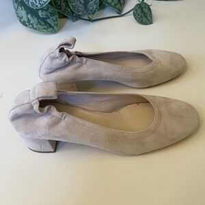 Everlane Women's Neutral Suede Low Heels, size 7.5